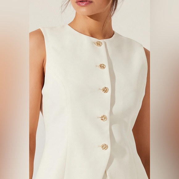 Astr Cream Button-Front Mini Dress - Picture 2 of 3